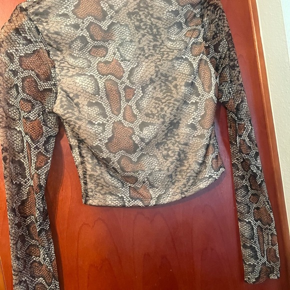 Rhapsodielle SNAKE PRINT MESH LONG SLEEVE CROP TOP Sz M Women - Picture 6 of 8